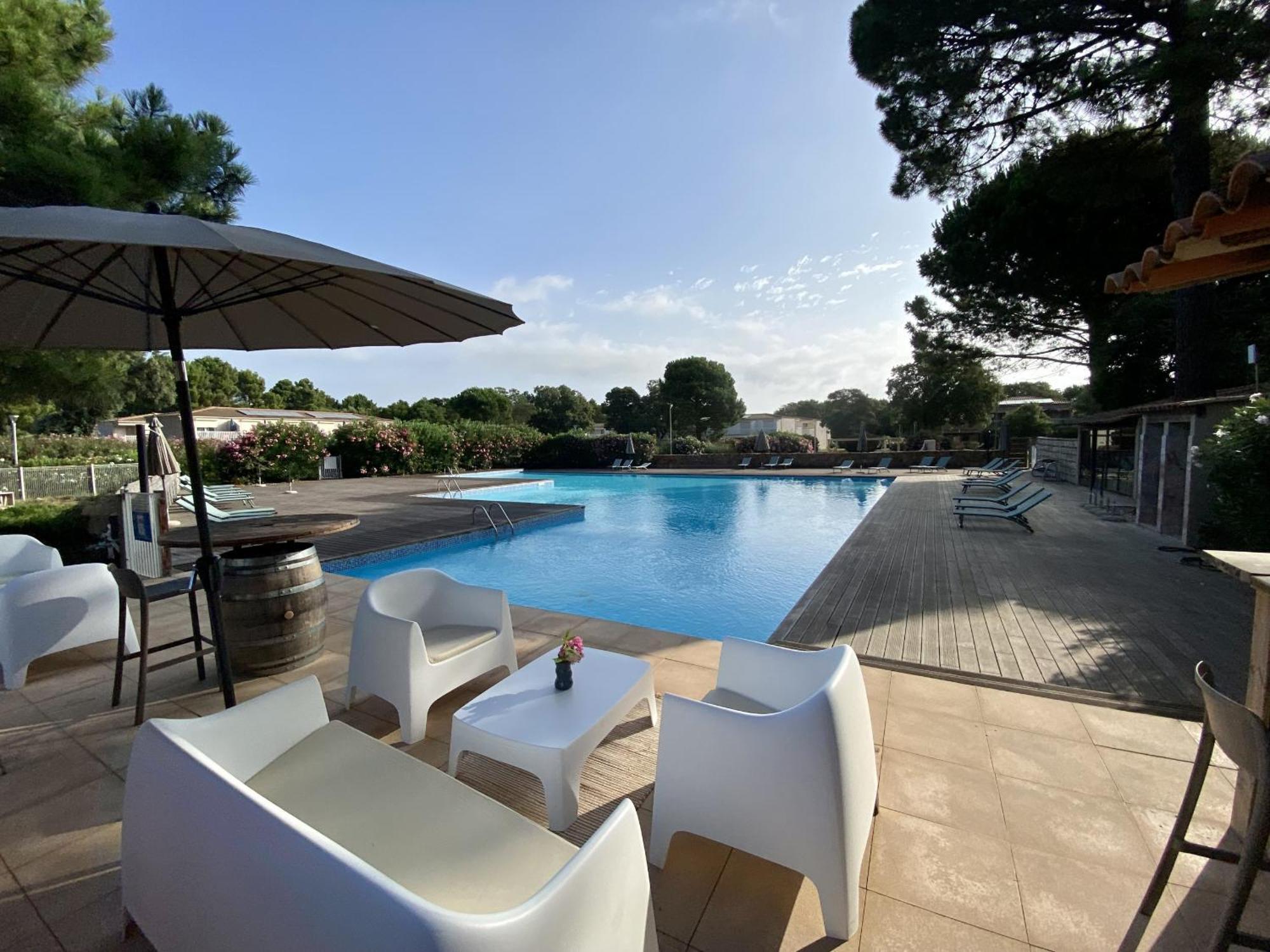 Fiori Di Cala Rossa Residence Hoteliere Lecci Esterno foto