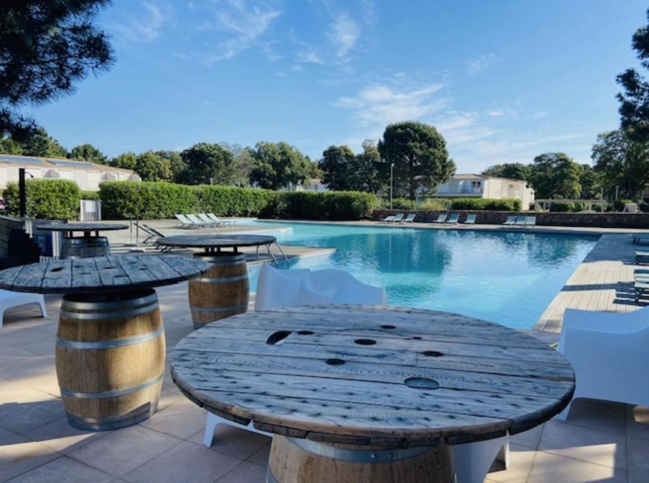 Fiori Di Cala Rossa Residence Hoteliere Lecci Esterno foto
