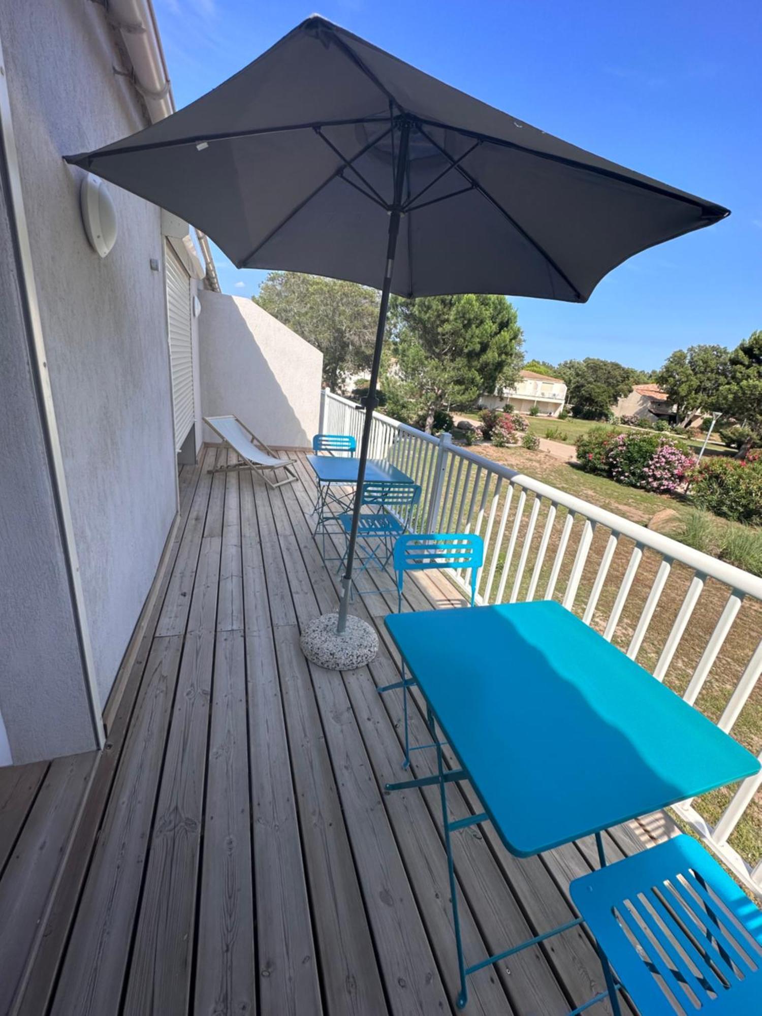 Fiori Di Cala Rossa Residence Hoteliere Lecci Esterno foto