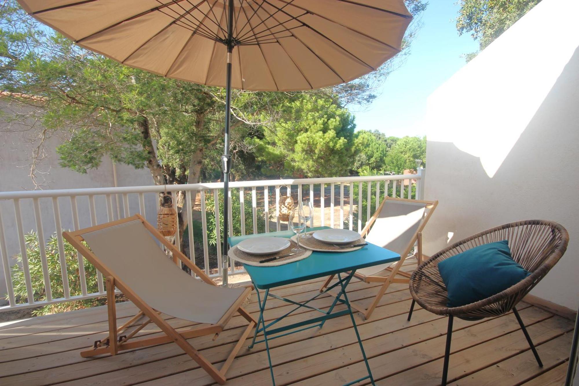 Fiori Di Cala Rossa Residence Hoteliere Lecci Esterno foto